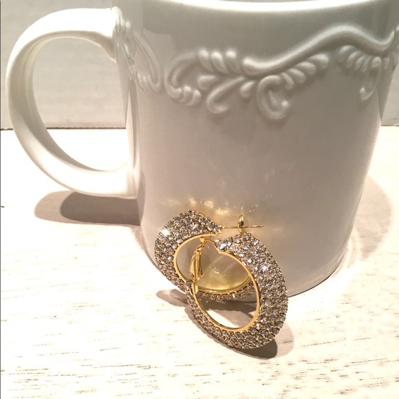 🎉Small Bling Gold Crystal  Hoops Earrings - Picture 3 of 4